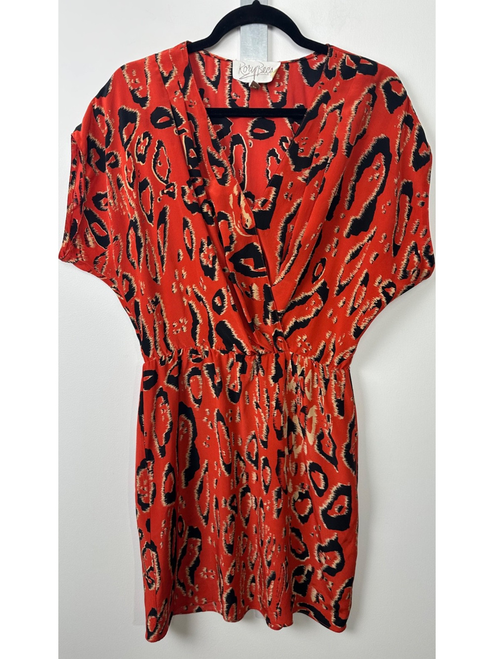 RORY BECA 100% Silk Size XS V Neck Dress Short Sleeves Animal Print USA A2